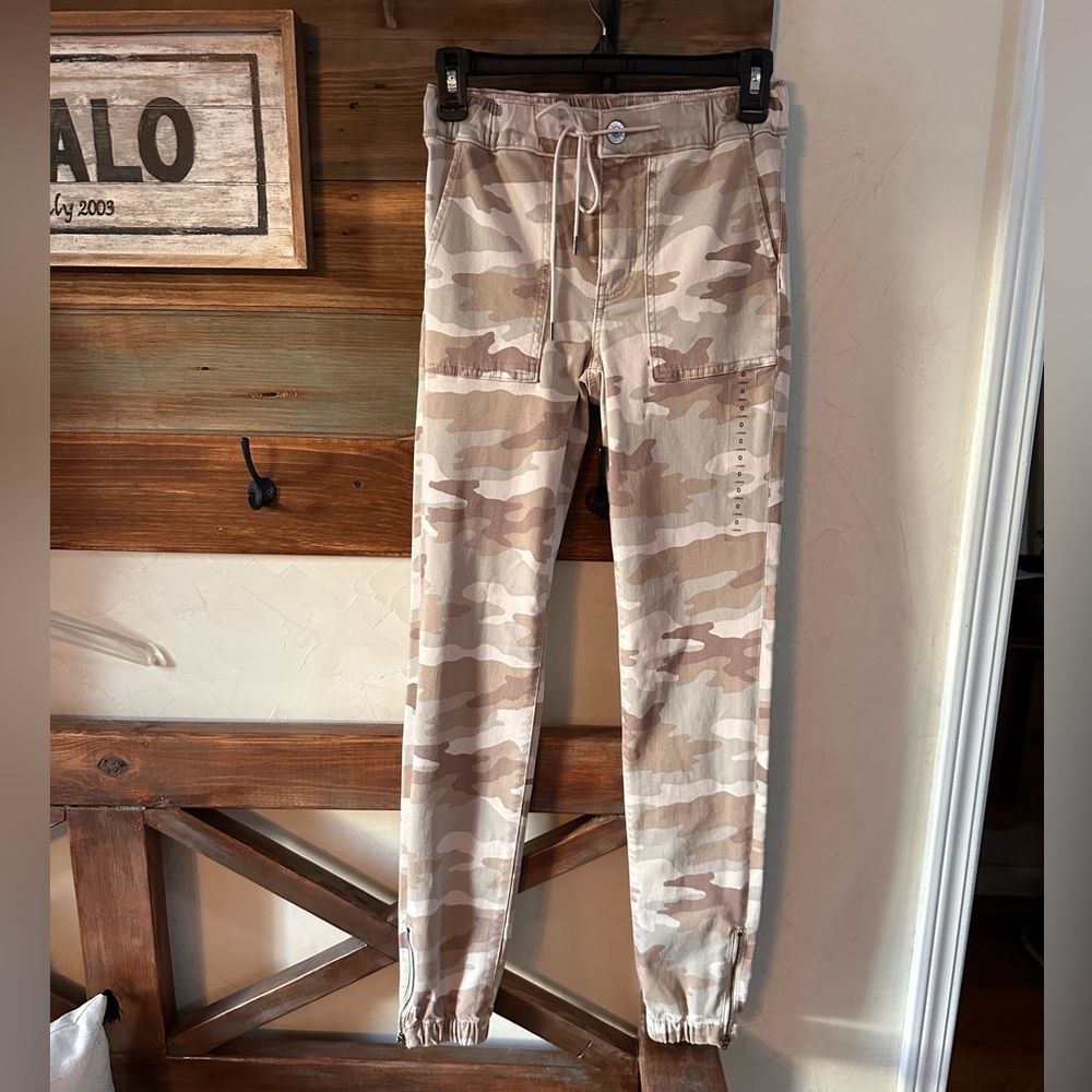 American Eagle Camouflage Pants NWOT Size 0